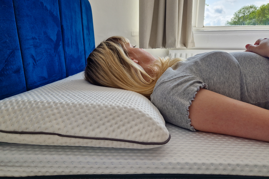 Back sleeper on Emma Premium pillow